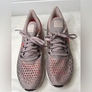 Nike Zoom Pegasus 35 size 8 light pink. New without tags, never worn.